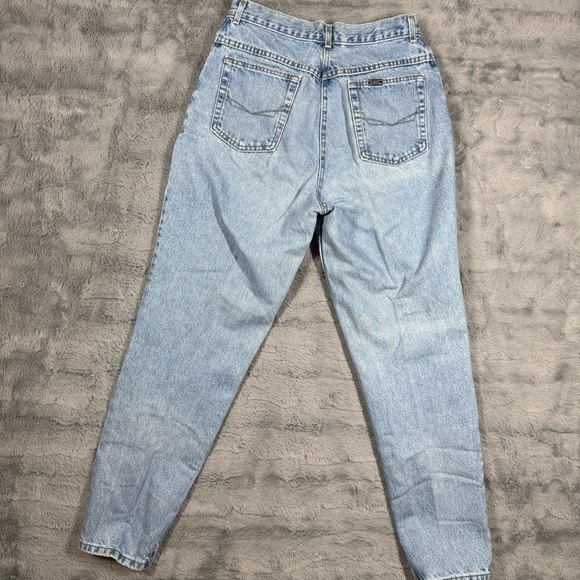Chic High Rise Blue Jeans with Straight Leg - Picture 2 of 10